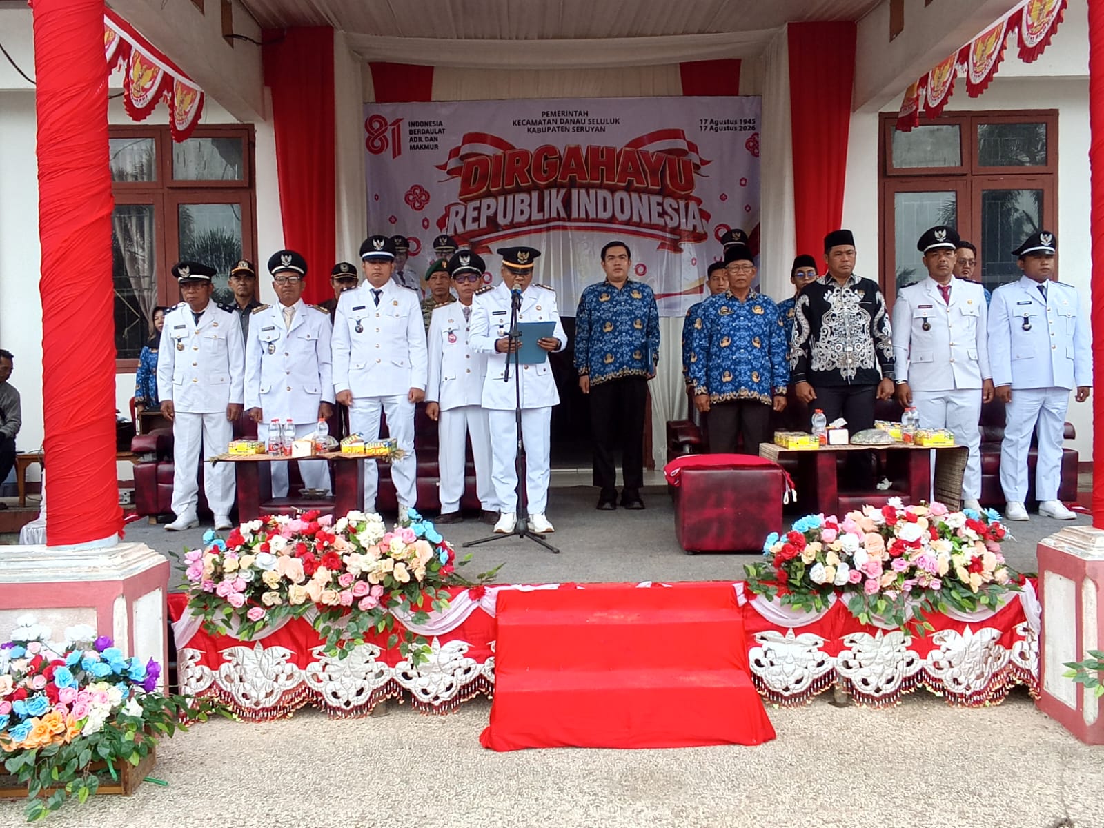 Camat Danau Seluluk Pimpin Upacara HUT ke-81 Kemerdekaan RI