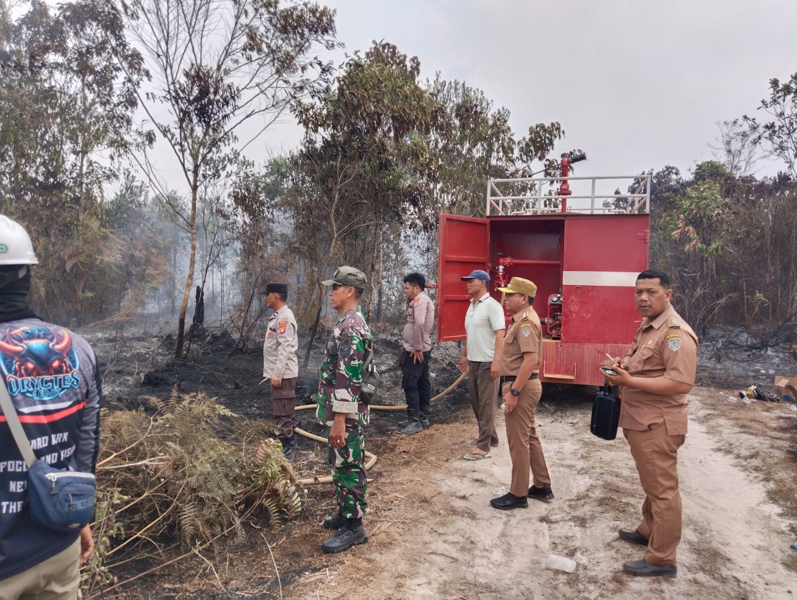 Camat Danau Seluluk Pantau Lokasi Kebakaran Lahan di Desa Rungau Raya