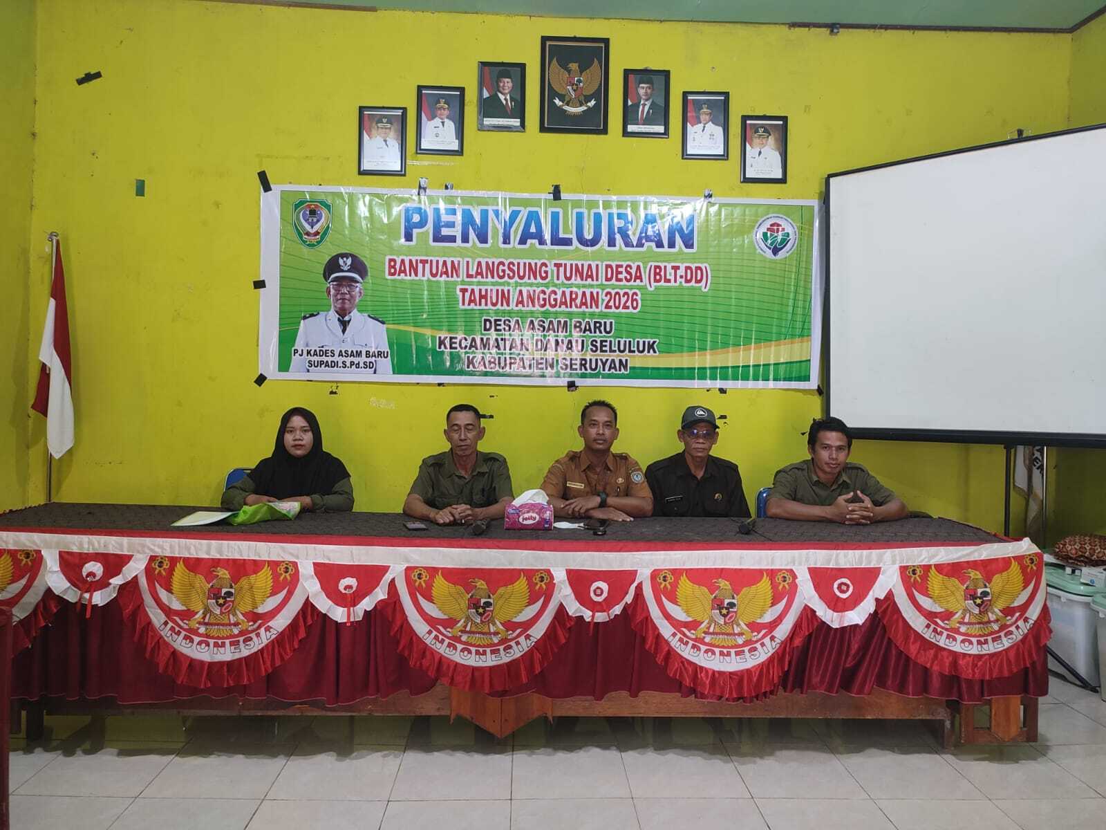 Pemdes Asam Baru Salurkan BLT Dana Desa Tahap II kepada Sembilan KPM
